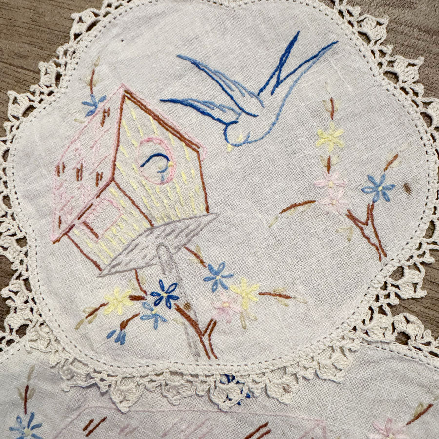 3 bird doilie set