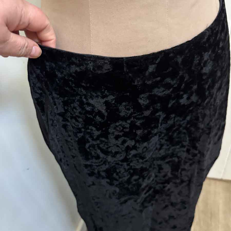sz M ? black crushed velvet skirt
