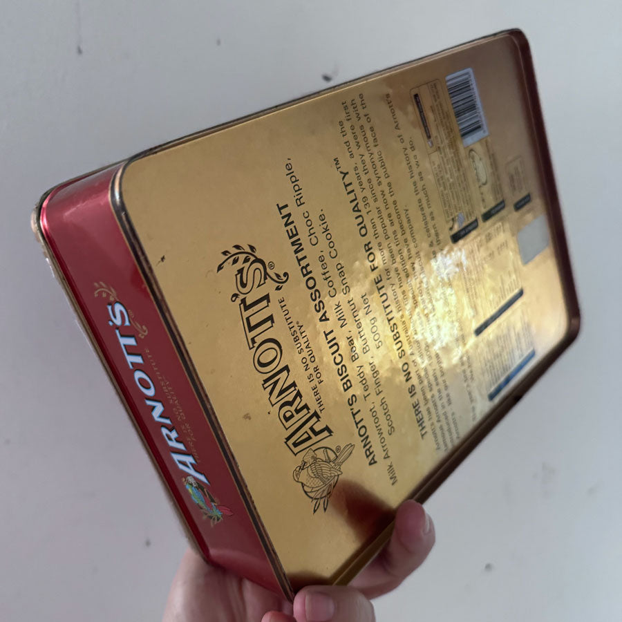 Classic Arnotts tin