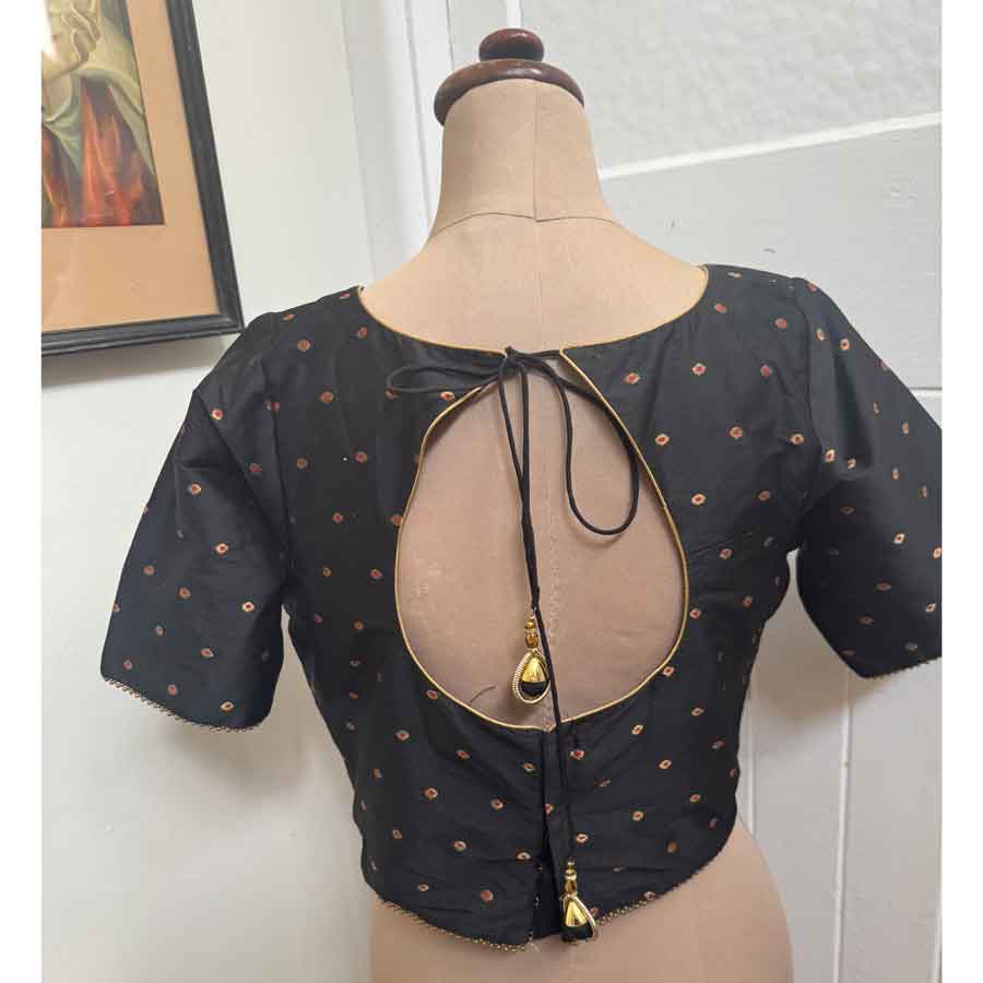 sz L black and gold Indian top