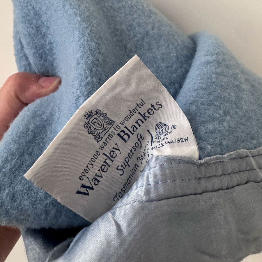 Blanket remnant : baby blue blanket