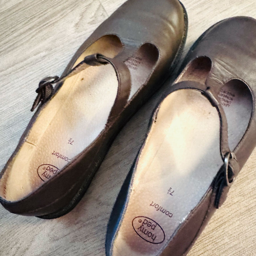 sz 7.5 brown Mary Jane shoes