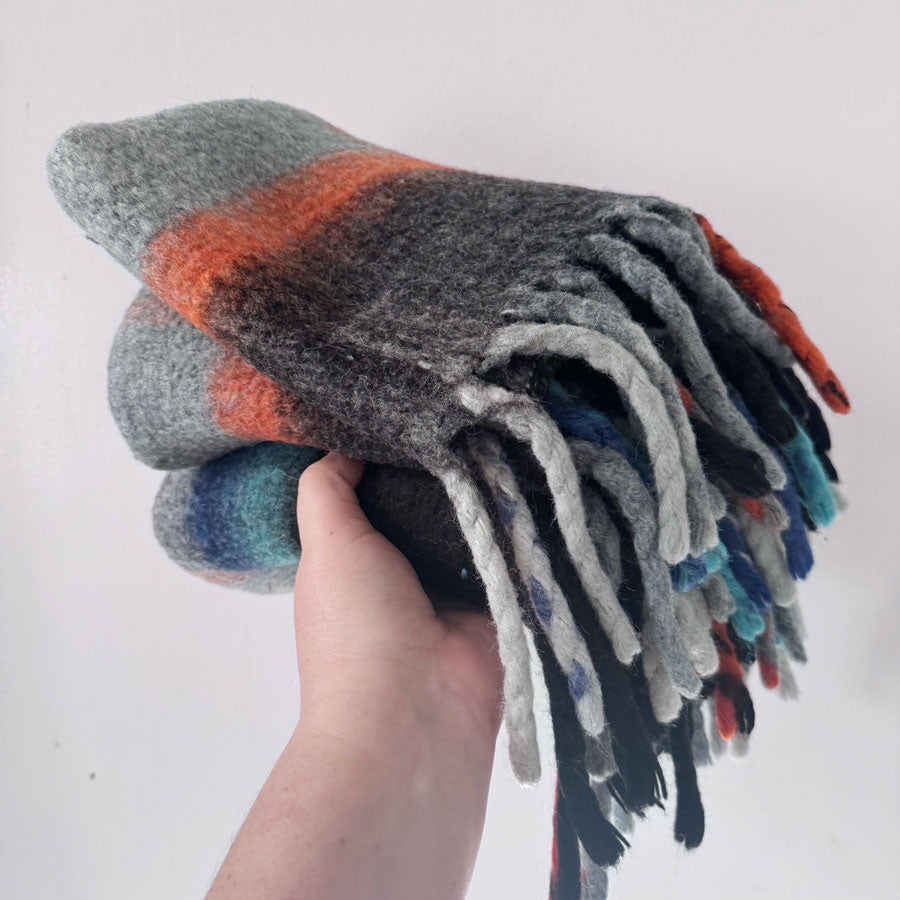 Blanket : thick grey check wool remnant