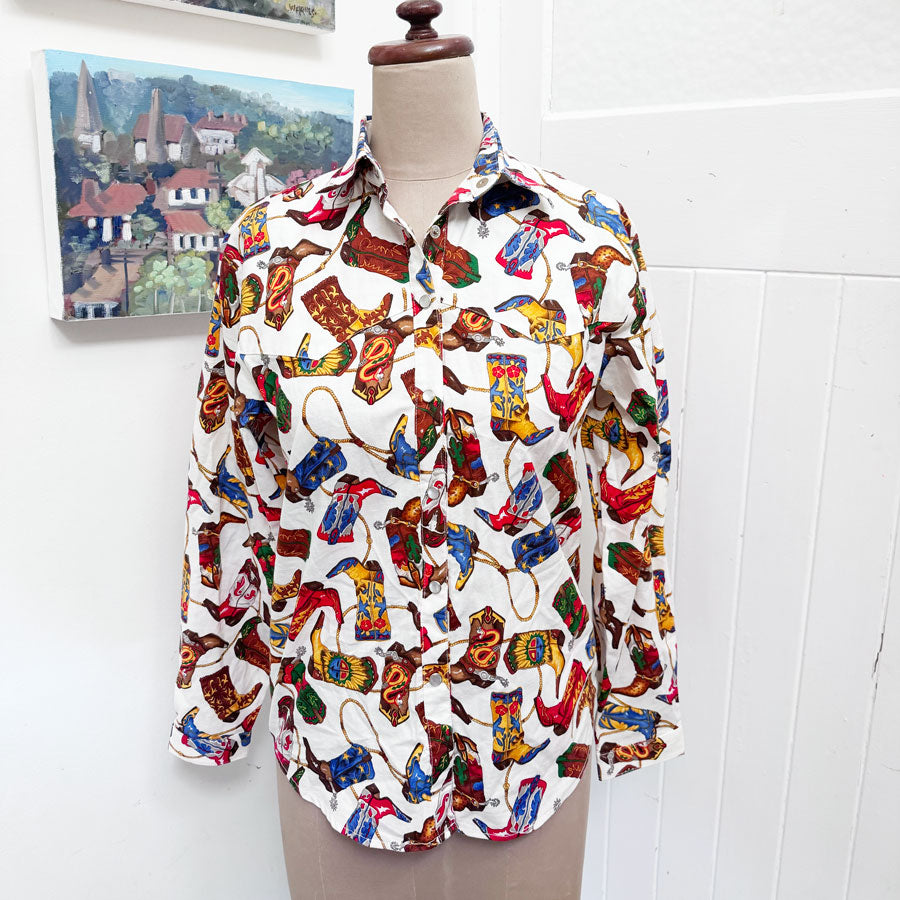 sz M cowgirl boot shirt