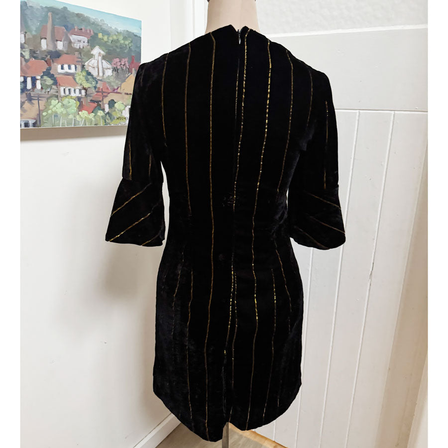 sz 6 Cue black velvet cocktail dress