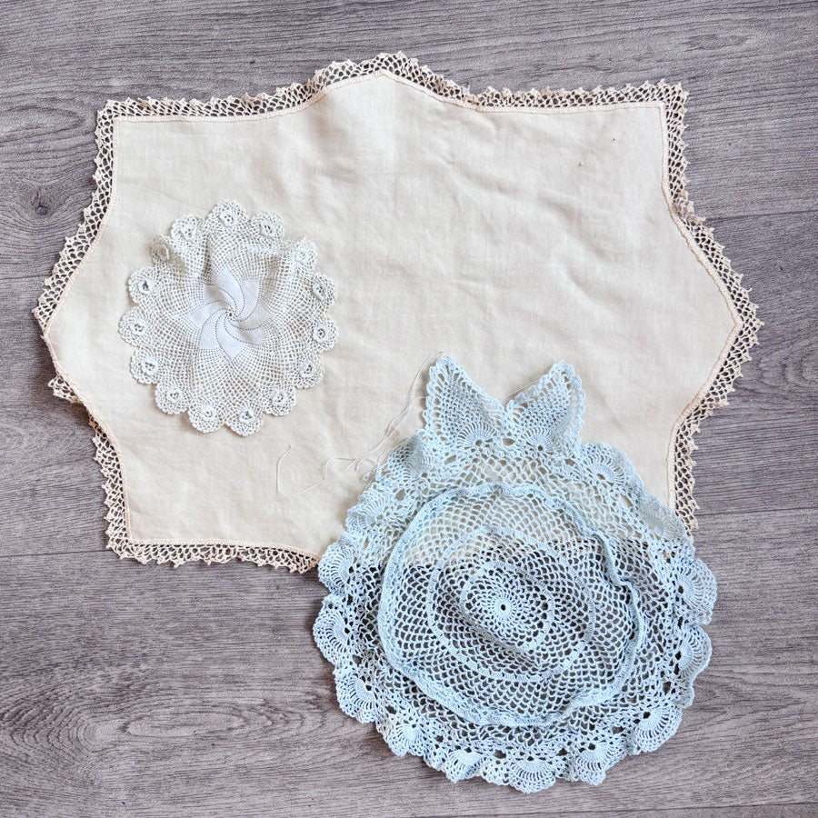 Set 3 dyed doilie set