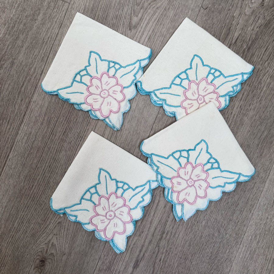 Embroidered floral napkin set