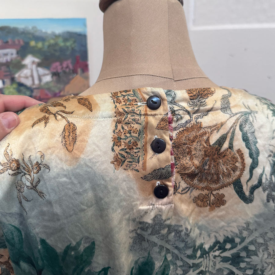 sz 12 Silk Road floral blouse