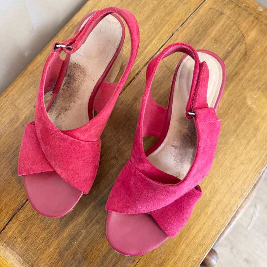 sz 37 fuscia Clarks wedges