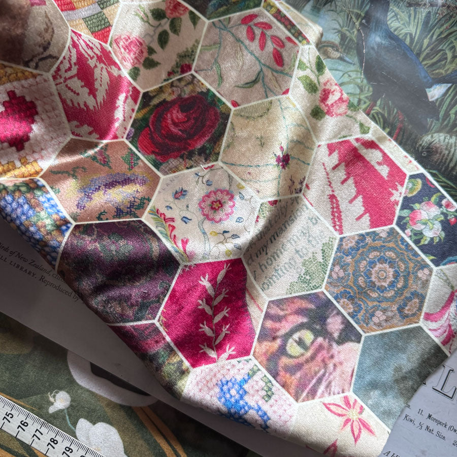 Hexagon Quilt Samplervelvet large RTS