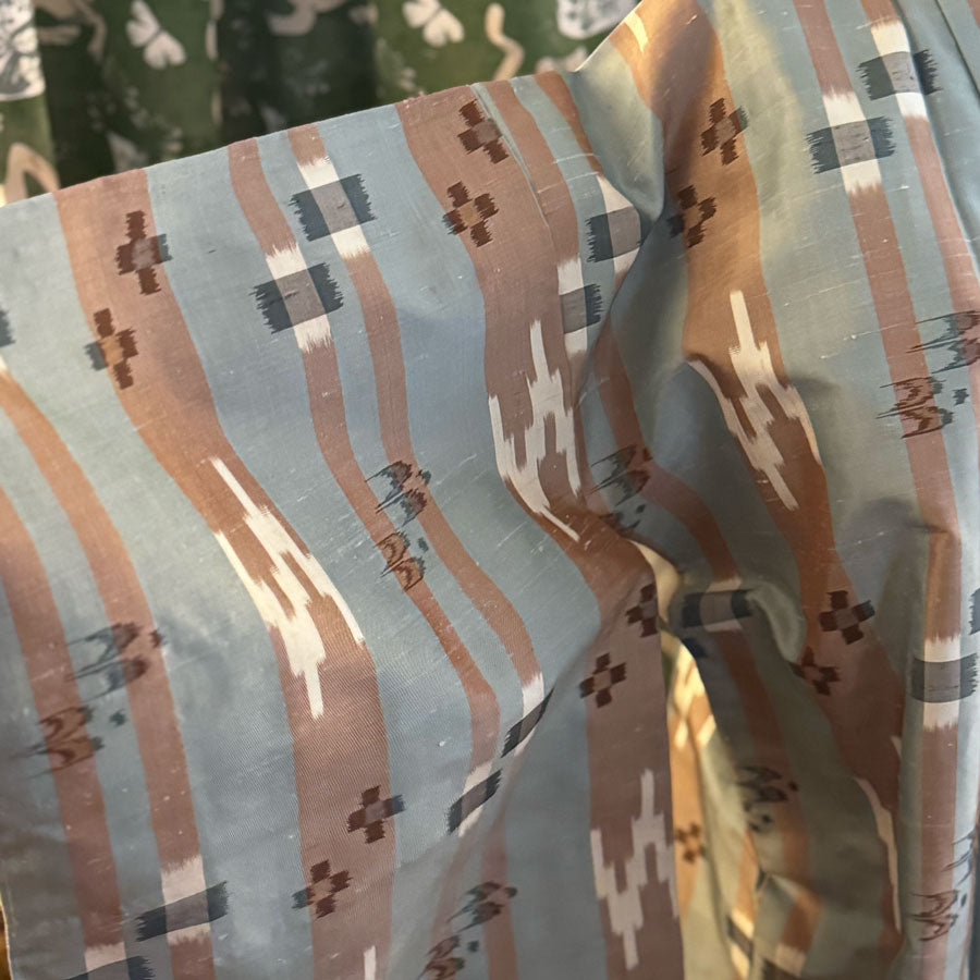 Kimono blue shot silk