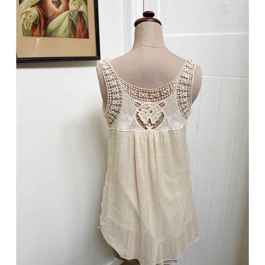 sz S creamy lacy top