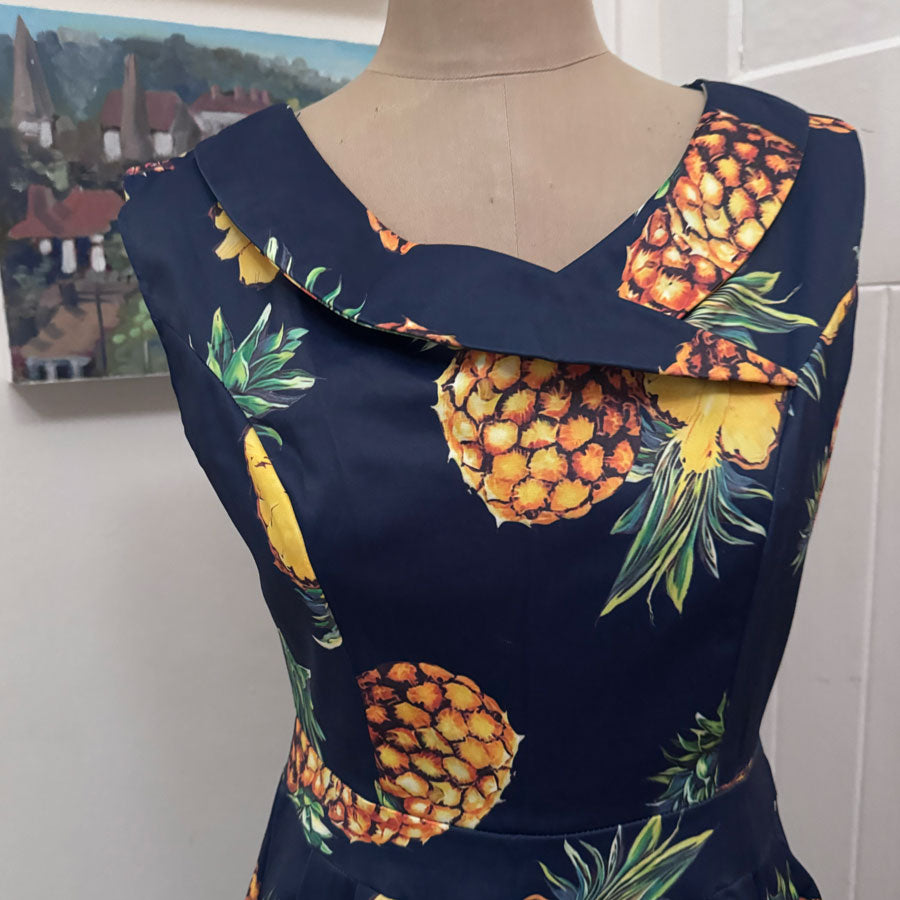 sz 12 Pineapple retro dress