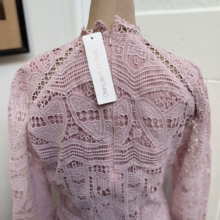 sz L pale pink embroidered new shift dress