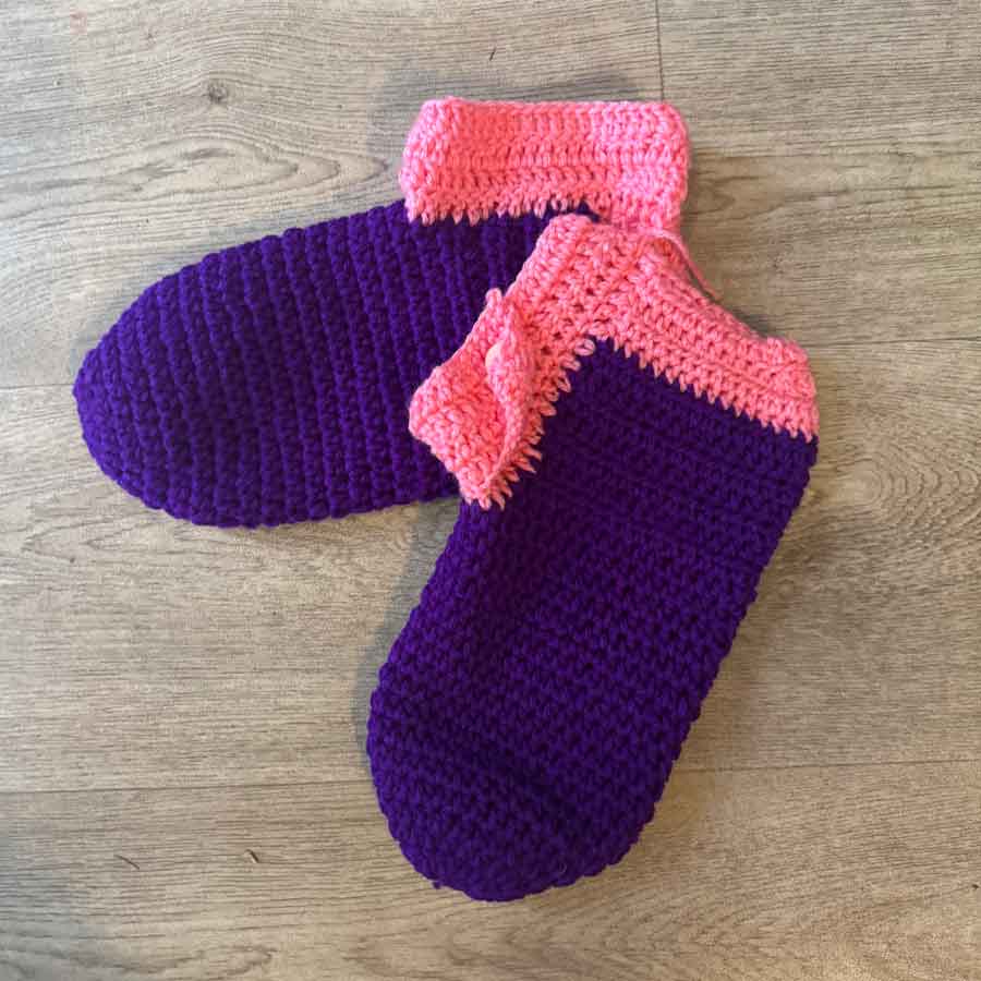 Knitted bed socks purple