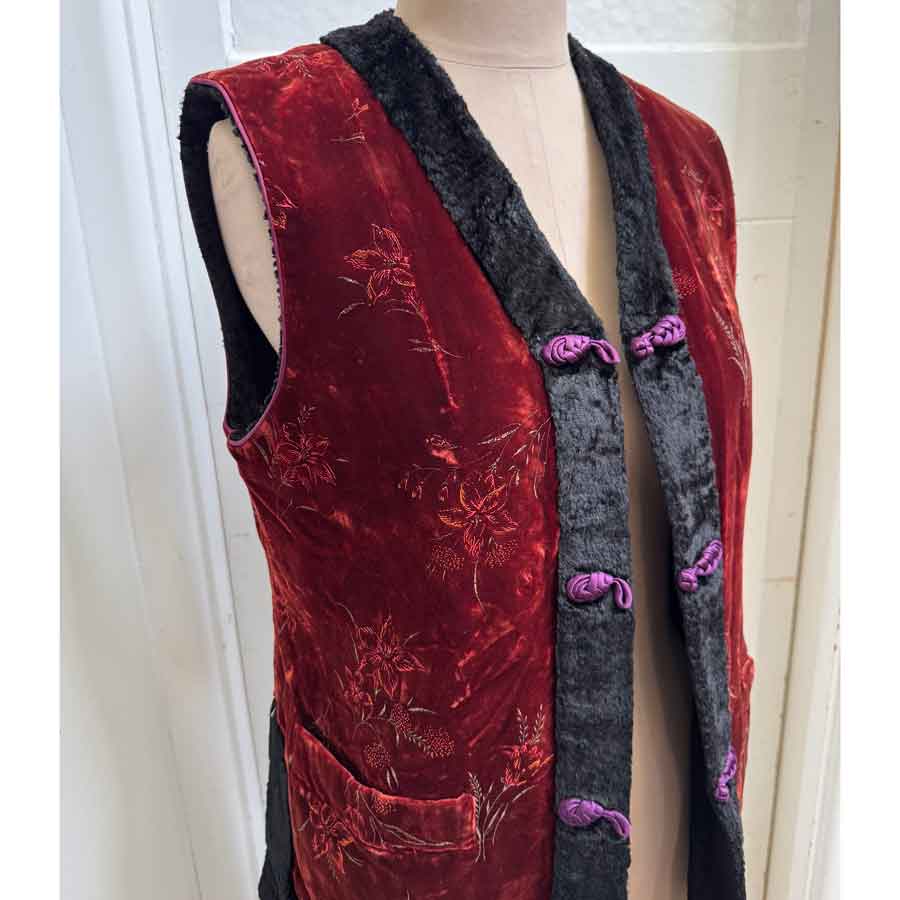 sz M chinese red velvet vest