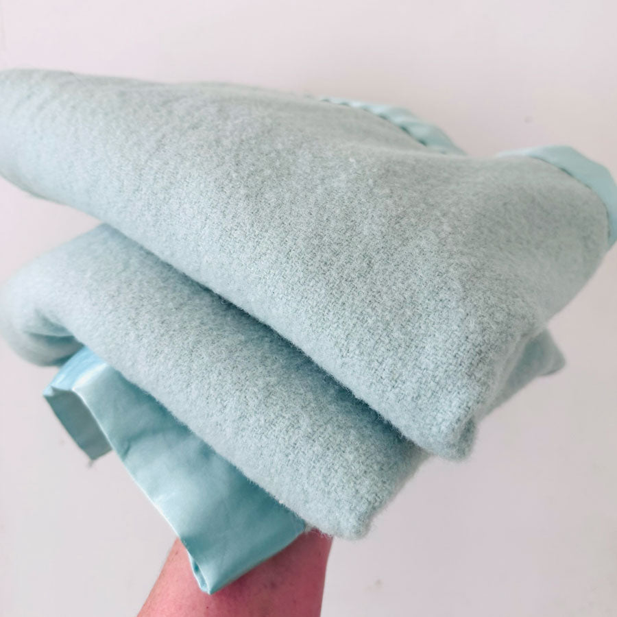 Blanket : sea foam wool remnant