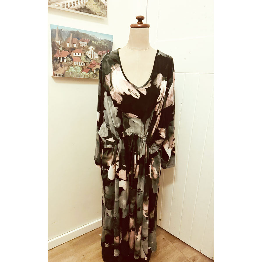 sz 30 Taking Shape floral dress