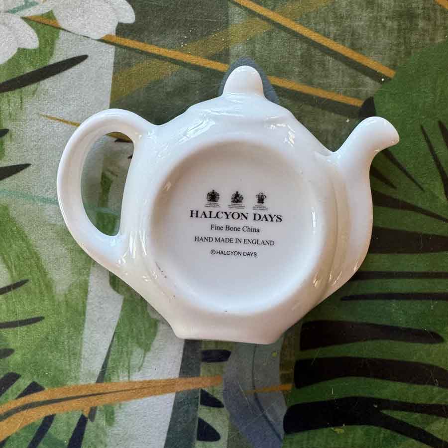 Porcelain Union Jack teaspoon holder