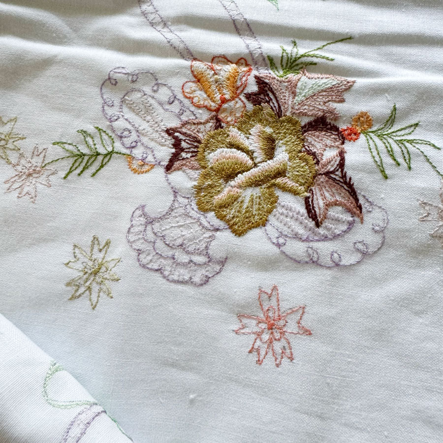 Embroidered cotton pillowcase 2