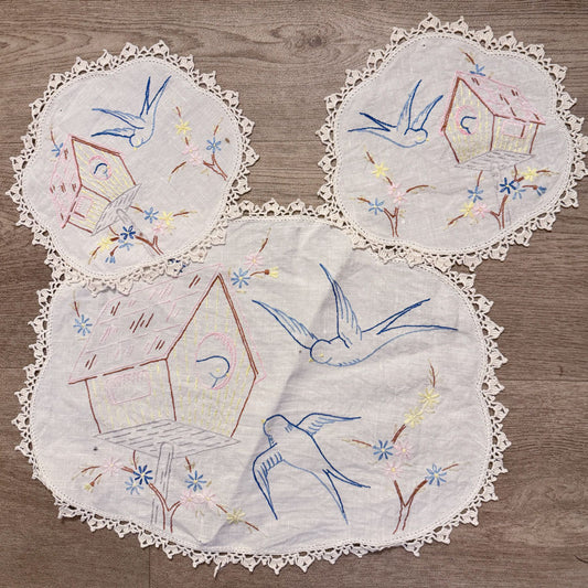 3 bird doilie set