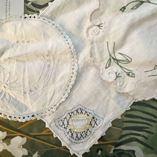 Vintage doilies set 1