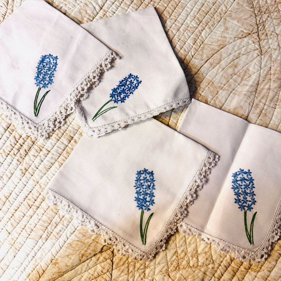 Set of 4 embroidered napkins