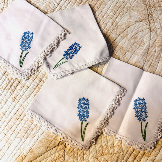 Set of 4 embroidered napkins