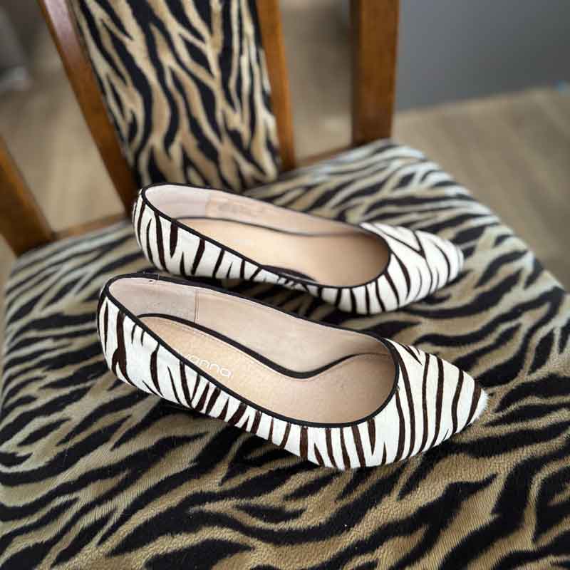 sz 8 fabulous zebra print heels