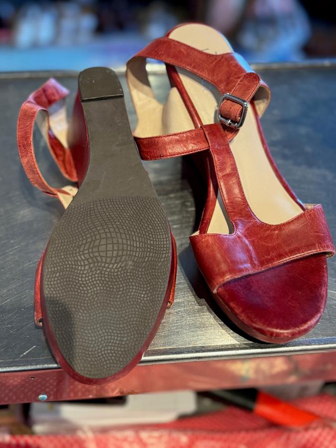 sz 38 Wittner red leather wedges