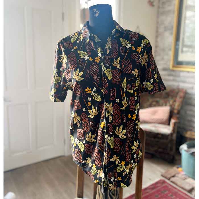 sz M Revival black hawaiian shirt