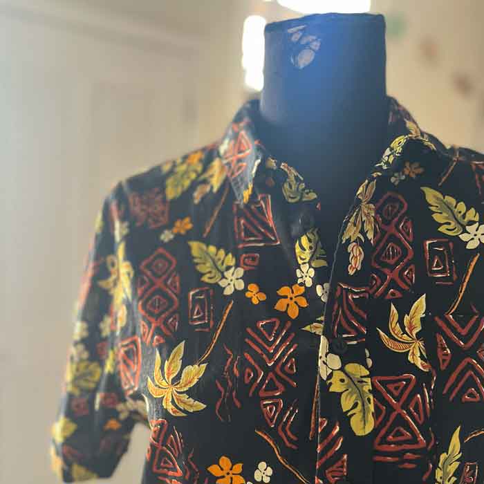 sz M Revival black hawaiian shirt