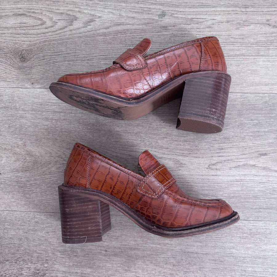 sz 38 Witchery croc heeled loafers