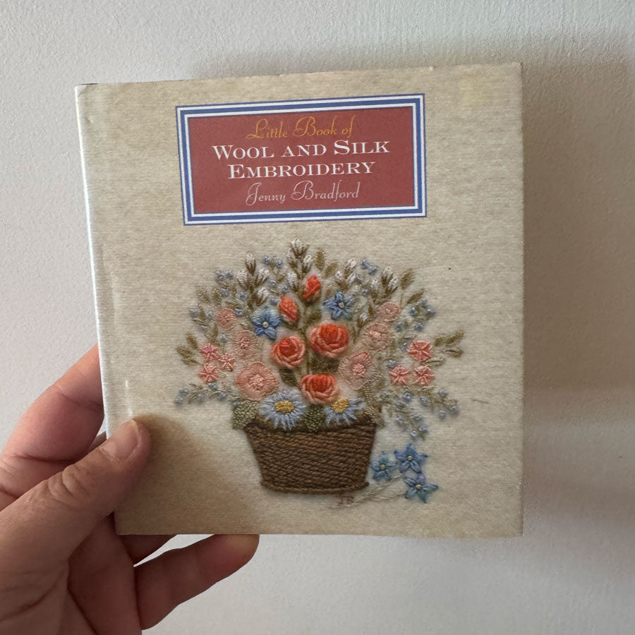Little book of wool and silk embroidery