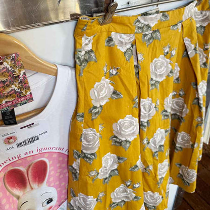 sz 10 yellow rose Dangerfield skirt