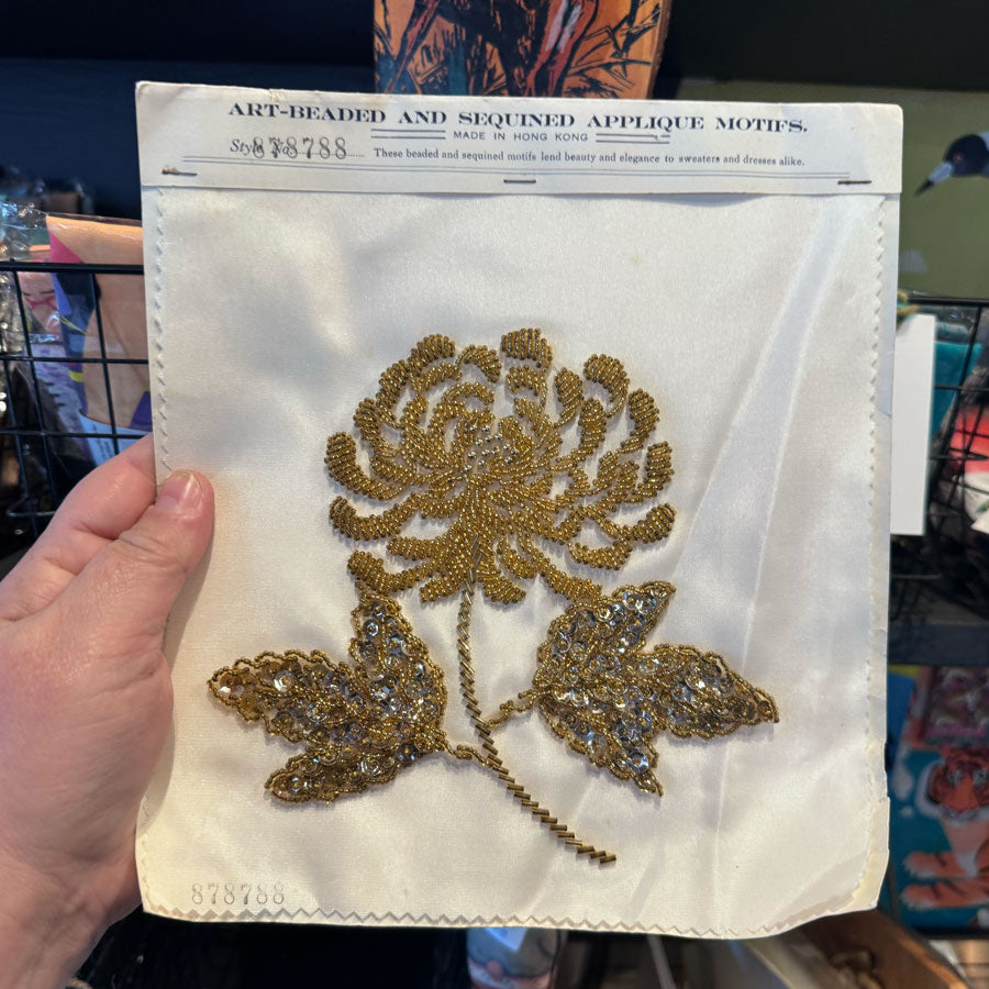 Sequin applique motif gold