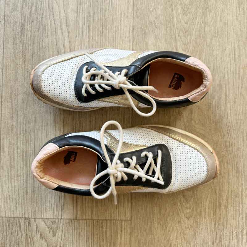 sz 35 Bared leather sneakers