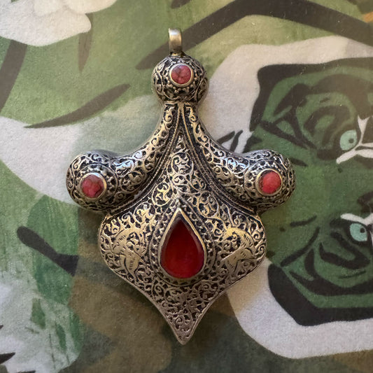 Big indian pendant red stones