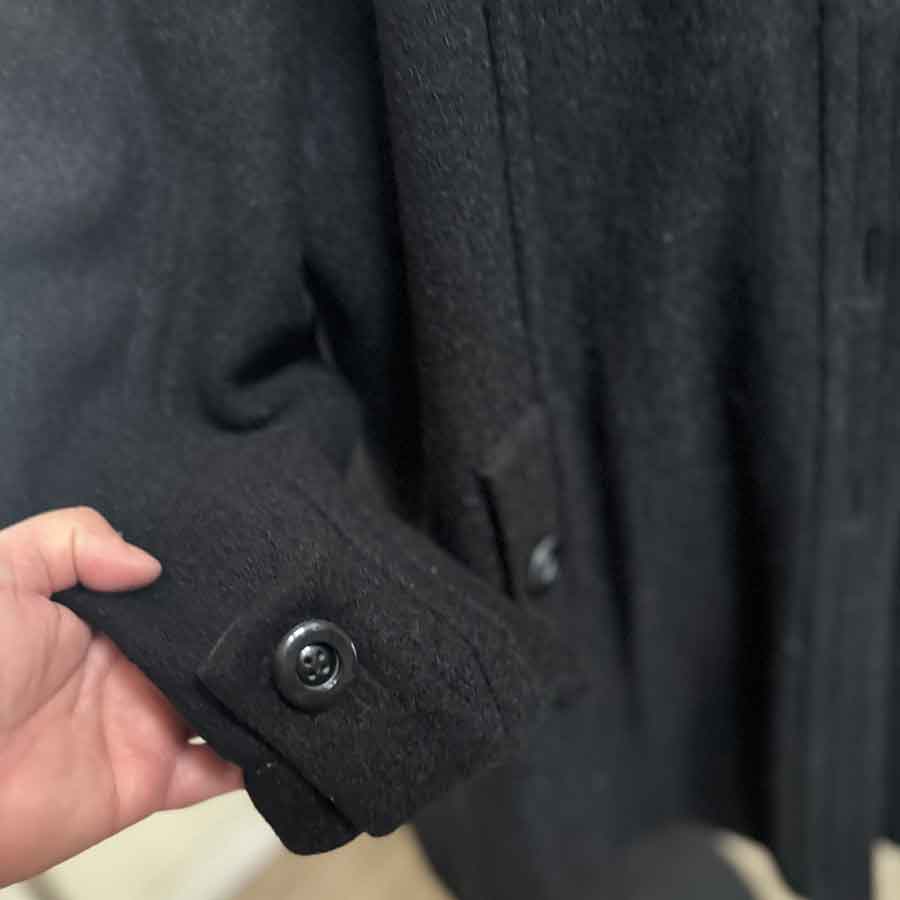sz L curvy classic black coat