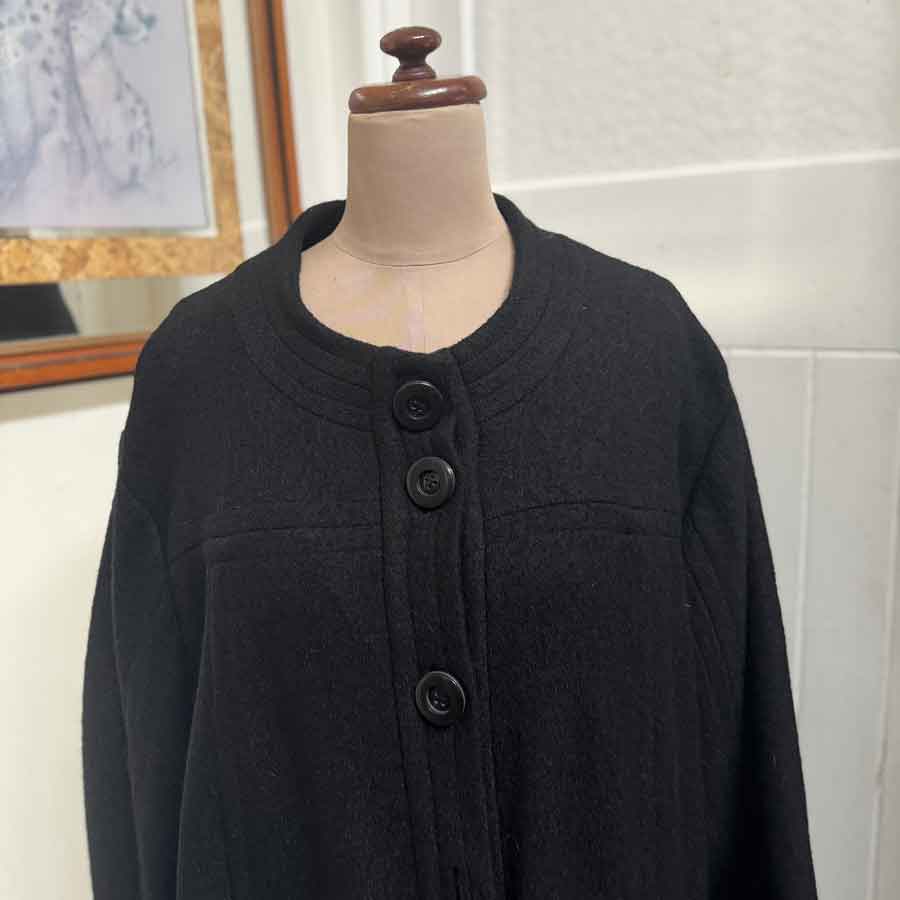sz L curvy classic black coat