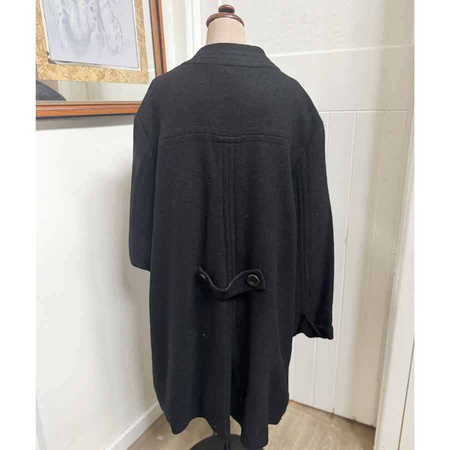 sz L curvy classic black coat