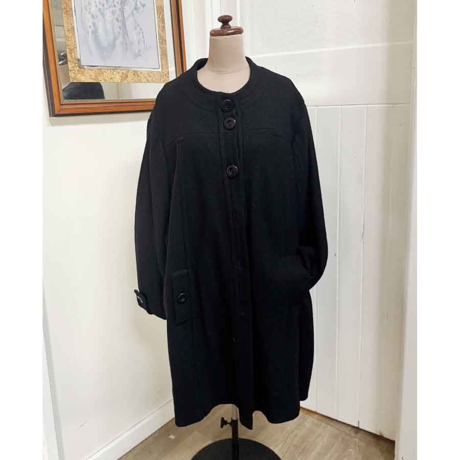 sz L curvy classic black coat
