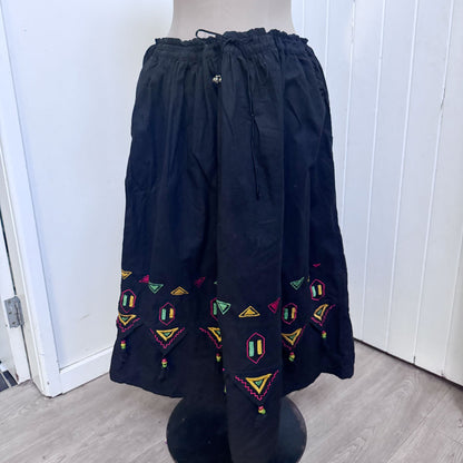 sz M-L black embroidered skirt