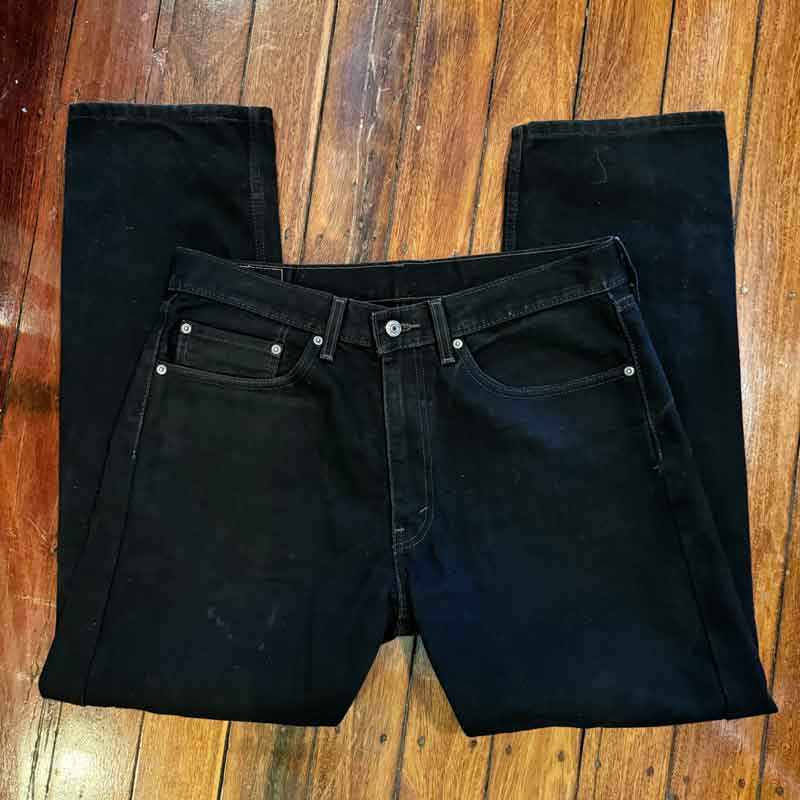 sz 36 Black Levis jeans