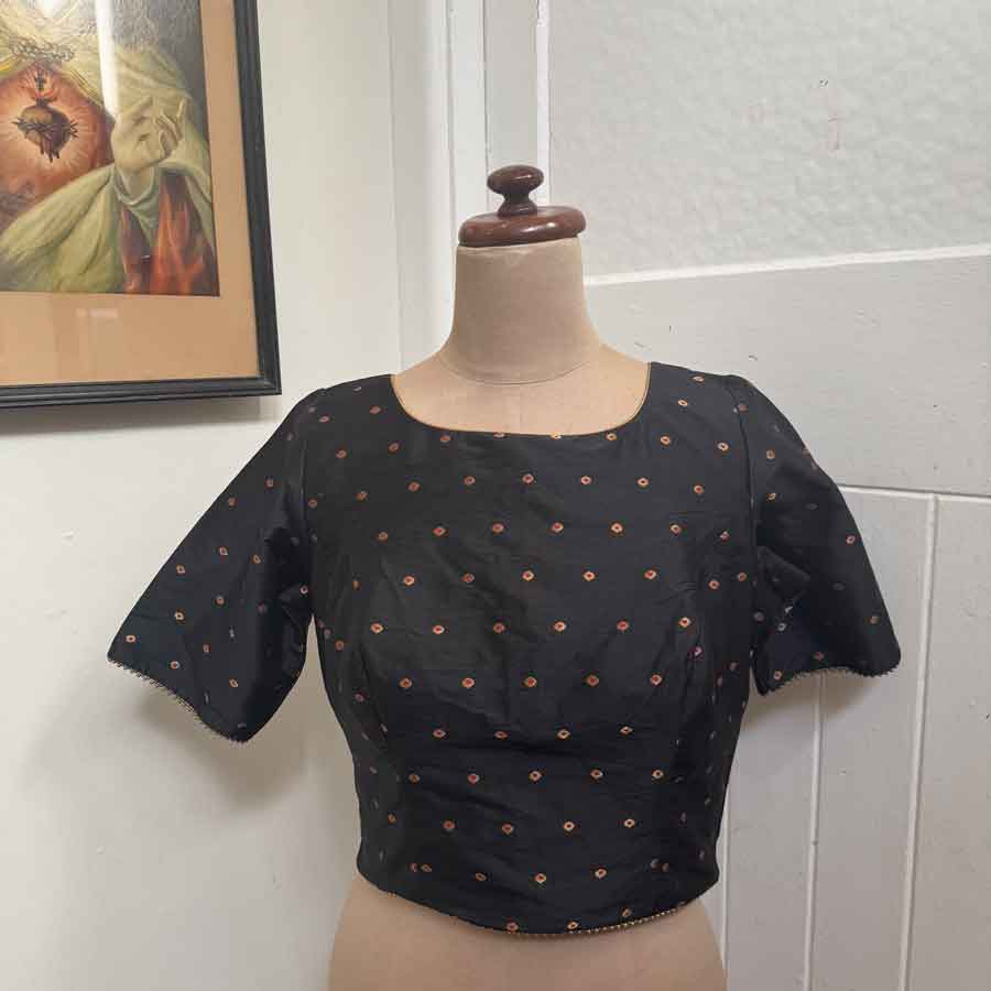 sz L black and gold Indian top