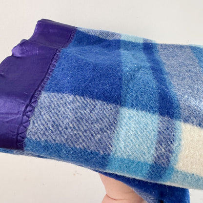 Blanket : dark blue check wool remnant