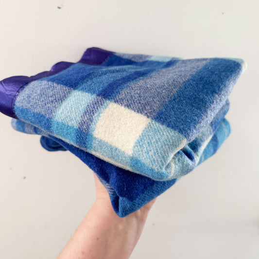 Blanket : dark blue check wool remnant