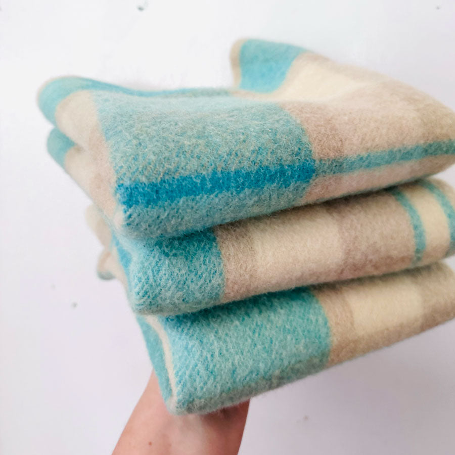 Blanket : Blue cream wool blanket remnant
