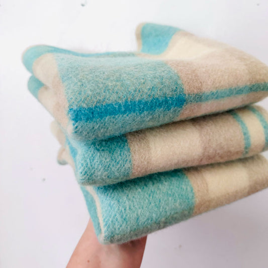 Blanket : Blue cream wool blanket remnant