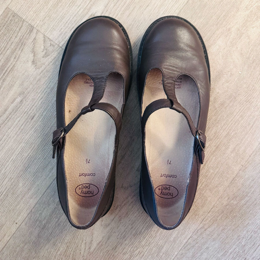sz 7.5 brown Mary Jane shoes
